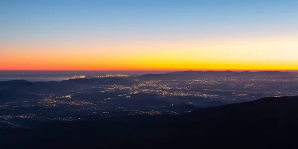 Vista Aérea Cidade Barcelona Com Luzes Cidade Pôr Sol Nascer — Fotografia de Stock