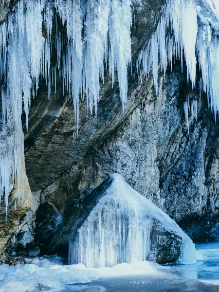 Isbildning Från Ett Fruset Vattenfall Ovanför Grotta Fryst Vattenfall Kallt — Stockfoto