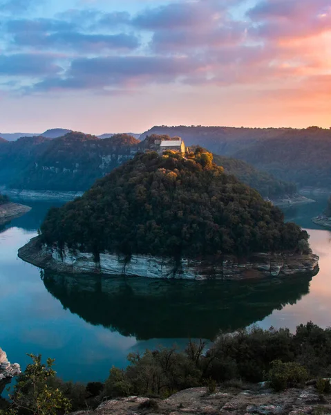 Fiume Meandro Paesaggio Tramonto All Alba Monastero Religioso Isolato Sulla — Foto Stock