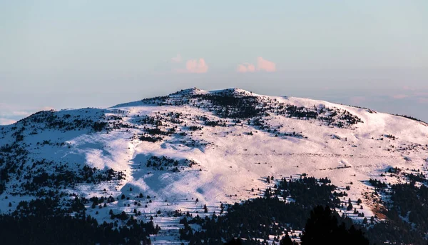 Hófehér Hegycsúcs Napkeltekor Nyugodt Pihentető Természet Hegyvidéki Természeti Táj Természet — Stock Fotó