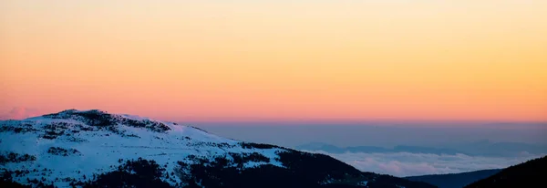 Vista Panorâmica Montanhas Nevadas Varia Nascer Pôr Sol Natureza Calma — Fotografia de Stock