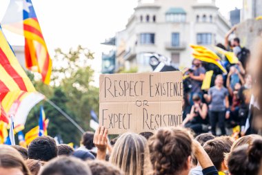 Faşizme karşı ifade özgürlüğü ve adalet isteyen insanlar. Baskıyı durdur. Katalan bağımsızlık hareketi. Özgürlük Pablo Hasel. Anti faşist..