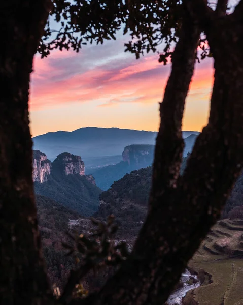 Landscape Valley Towering Rocky Mountains Beautiful Sky Pink Orange Clouds — Foto Stock