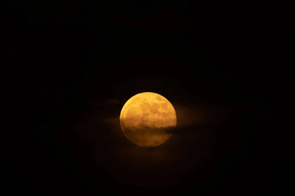 Oranje Volle Maan Zwarte Nachtelijke Hemel Bloedmaan Bloemmaan Maanverduistering Astronomie — Stockfoto