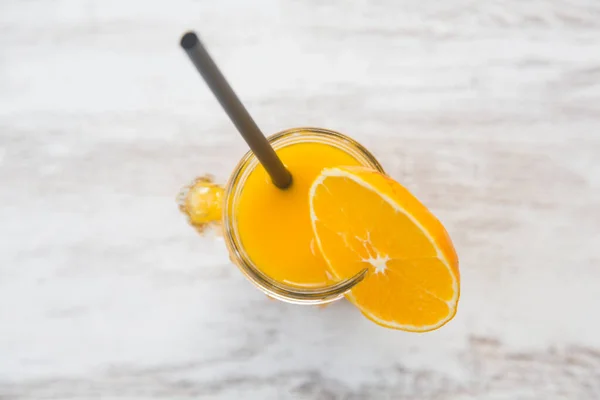 上から見た新鮮なオレンジジュースの木の背景 — ストック写真