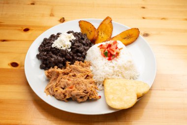 Geleneksel Venezuela yemeği Pabellon Criollo