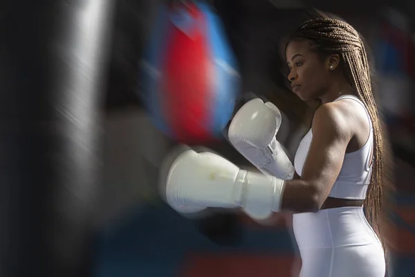 Young Black Woman Athlete Training Boxing Gym — Stock Photo, Image