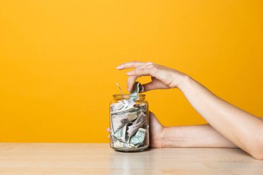 Bankada para, mevduat ve kişisel hesaplar, konsept. Yatırımlar ve tasarruf,