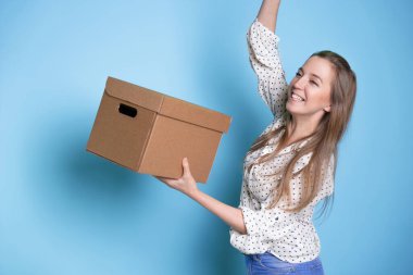 Paket, küçük işletme ve çevrimiçi mağazalardan mal teslimatı..