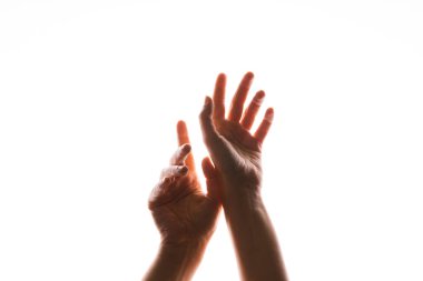 El hareketleriyle. Zarif kadın elleri uzanıyor, beyaz üzerinde izole.,