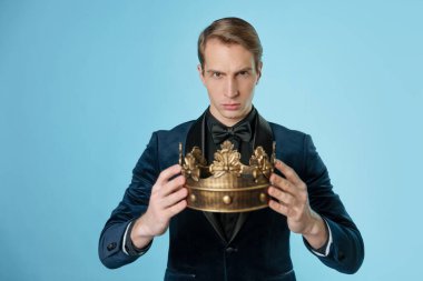 Tacı, liderlik kavramını ve ayrıcalıkları elde etmek. VIP kişi.