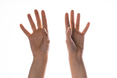 El hareketleriyle. Zarif kadın elleri uzanıyor, beyaz üzerinde izole.,