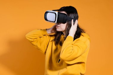 Siber uzaya daldırma, sanal gerçeklik ve kullanıcı.