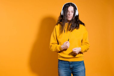 Müzik dinlemek için başvurular, radyo dinlemek için. Üyelik telefonunuzda tıklanıyor,