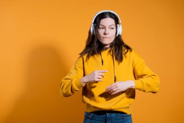 Müzik dinlemek için başvurular, radyo dinlemek için. Üyelik telefonunuzda tıklanıyor,