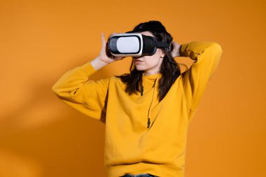 Siber uzaya daldırma, sanal gerçeklik ve kullanıcı.