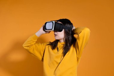 Siber uzaya daldırma, sanal gerçeklik ve kullanıcı.