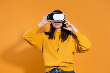 Siber uzaya daldırma, sanal gerçeklik ve kullanıcı.