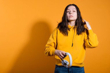 Audiobooks ve podcast, eğitim için ne dinleyeceğiniz, akıllı telefon uygulamaları.