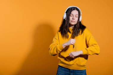 Müzik dinlemek için başvurular, radyo dinlemek için. Üyelik telefonunuzda tıklanıyor,