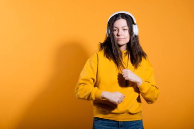 Müzik dinlemek için başvurular, radyo dinlemek için. Üyelik telefonunuzda tıklanıyor,