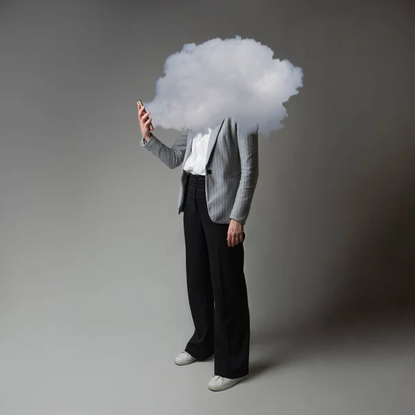 Tehnologii cloud, concept. Utilizarea stocării în cloud, transferul de date — Fotografie, imagine de stoc