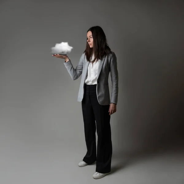 Tehnologii cloud, concept. Utilizarea stocării în cloud, transferul de date — Fotografie, imagine de stoc
