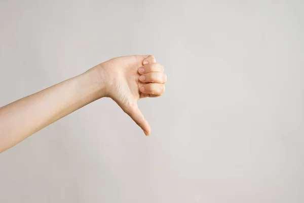 Hand gestures. Thumbs down, dislike disapproval. womens hand — Stock Photo, Image