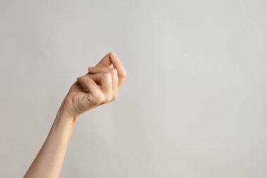 El hareketleri, parmağını şıklat. Kadın eli.