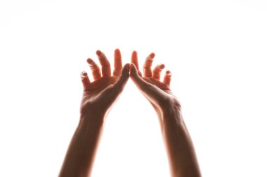 El hareketleriyle. Zarif kadın elleri uzanıyor, beyaz üzerinde izole.,