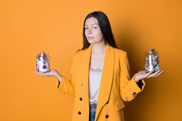 Мультивалютный банковский счет, доллары и евро. Экономия финансовых средств, концепция на желтом фоне.