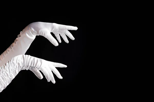 Gesturi de mână. doamnă în mănuși lungi albe arată spre lateral, un spectacol de magie . — Fotografie, imagine de stoc