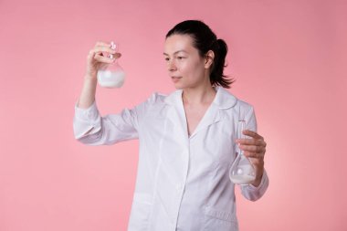 Cilt ve saçın güzelliği için iki farklı ürünün karşılaştırılması, kremler.