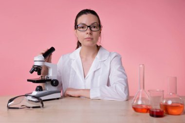 Kozmetoloji, araştırma ve bakım ve güzellik ürünleri yaratımı, konsept.