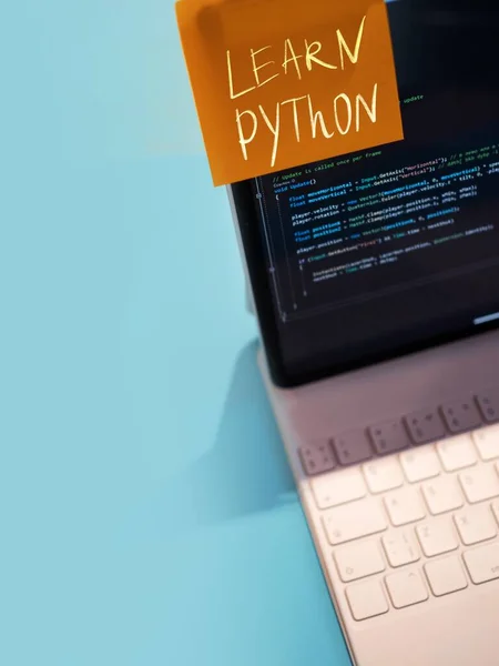 Reminder to learn Python programming language, concept dont forget to learn code. — Stock Photo, Image