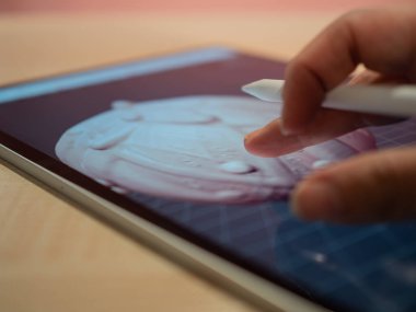 Mobil bir uygulamada 3D modelleme, yazarlar bir model oluşturur