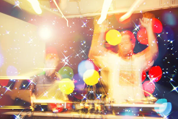 DJ zene éjjeli klub, zenei sztár dj háttér — Stock Fotó