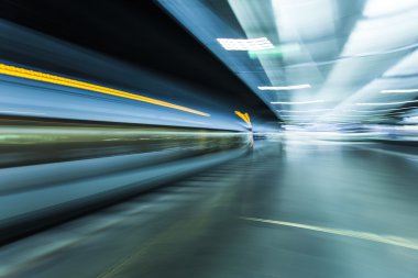 hızlı tren hız Hareket Bulanıklığı arka tarafından geçen