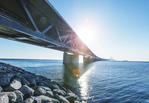 Puente de Oresund, oresunds bron, puente sobre el mar, paisaje arquitectónico en Suecia — Foto de Stock