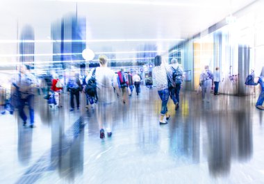 insanlar büyük şehirde işlek cadde, centrum şehrin insanlar acele ile