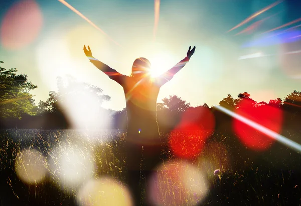 Young girl spreading hands with joy and inspiration facing the sun,woman and freedom — Stock Photo, Image