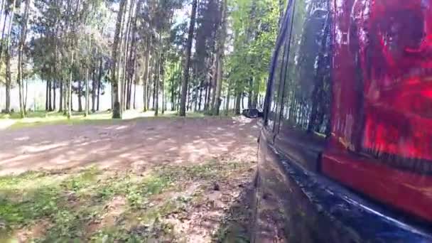 Guidare su una strada rurale di montagna . — Video Stock