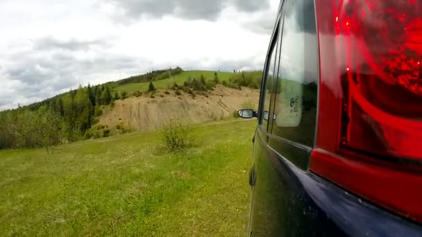 Conducir en una carretera rural de montaña . — Vídeo de stock