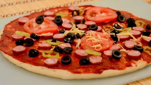 Pizza close-up koken. — Stockvideo