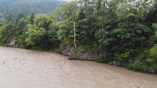 Rivière Montagne Après Fortes Pluies Eau Rivière Est Sale Sol — Video