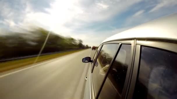 Besturen van een auto. Time-lapse. Zomertijd. — Stockvideo