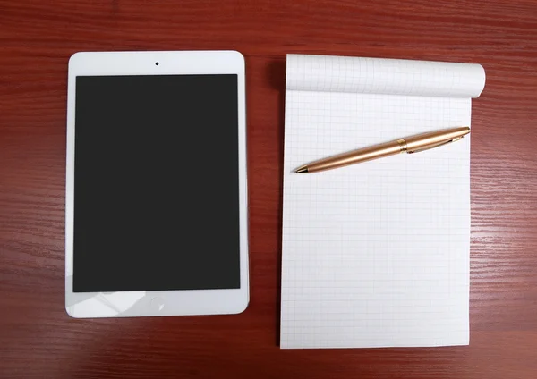 Ipad mini white and notepad on wood table. — Stock Photo, Image