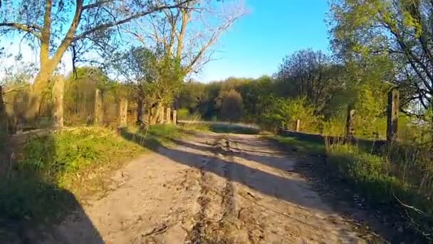 Een echte platteland van auto rijden. — Stockvideo