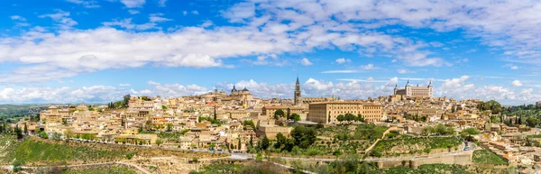 Panorama uitzicht op de oude stad van Toledo — Stockfoto