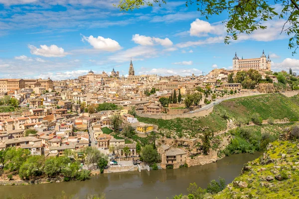 Vista para a Cidade Velha de Toledo com rio Tajo — Fotografia de Stock
